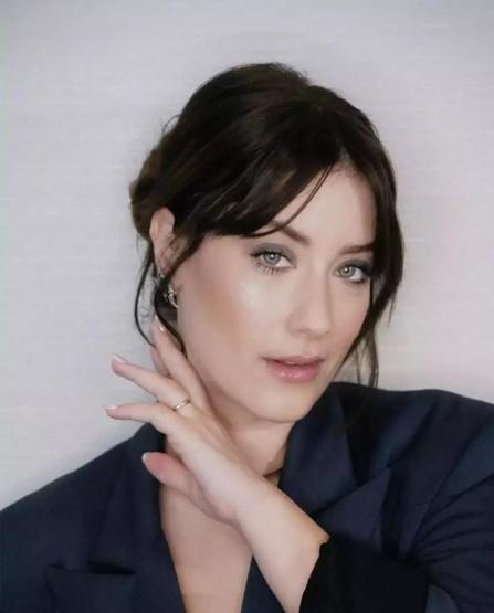 Hazal Kaya imaj değiştirdi Yeni haline beğeni yağdı