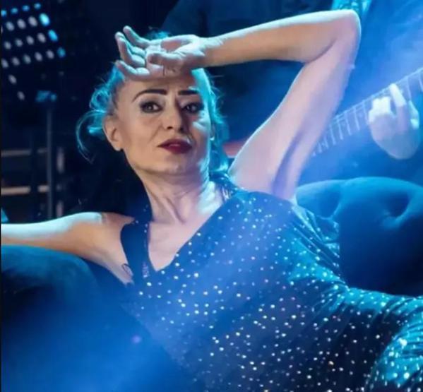 Popstar Mehtap Yılmazdan dikkat çeken sözler: Bülent Ersoyun ayaklarına masaj yaptım
