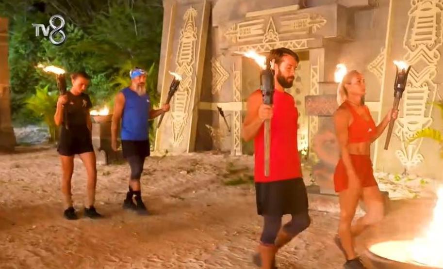 İşte elenen isim... Survivor kim elendi Nagihanın vedası Yunus Emre arkasından su döktü 20 Mayıs 2024 Survivorda yaşananlar