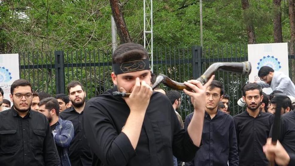 İranlı öğrenciler, Reisi’yi anmak için toplandı