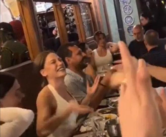 Çağatay Ulusoy ve Kerem Bürsinle pişti olmuştu Serenay Sarıkaya türkü söyledi, sosyal medya yıkıldı