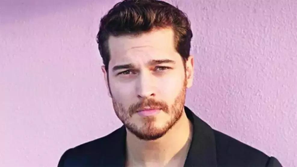Çağatay Ulusoy ve Kerem Bürsinle pişti olmuştu Serenay Sarıkaya türkü söyledi, sosyal medya yıkıldı