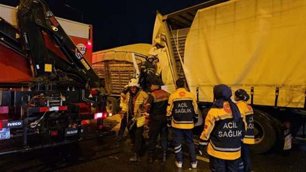 Otoyolda TIRlar çarpıştı: feci şekilde can verdi