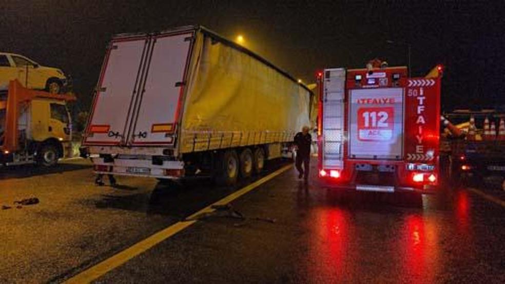 Otoyolda TIRlar çarpıştı: feci şekilde can verdi