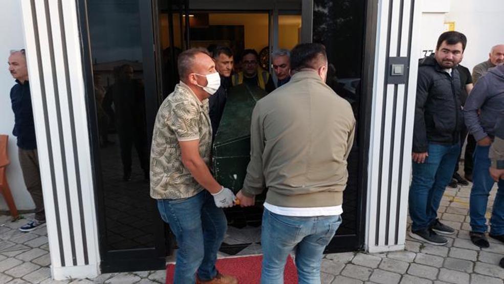 Eve girince hayatının şokunu yaşadı Boğazı kesilerek öldürülmüş