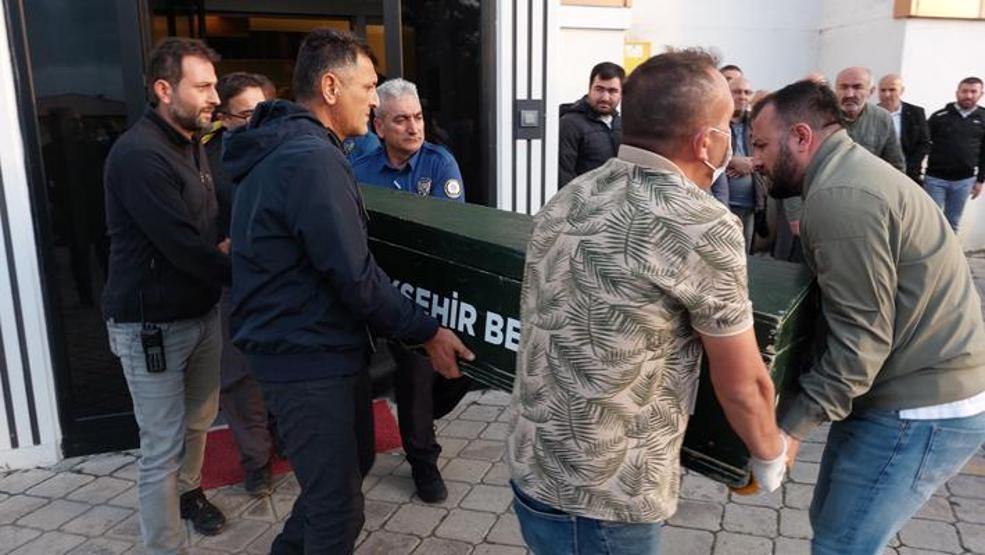 Eve girince hayatının şokunu yaşadı Boğazı kesilerek öldürülmüş