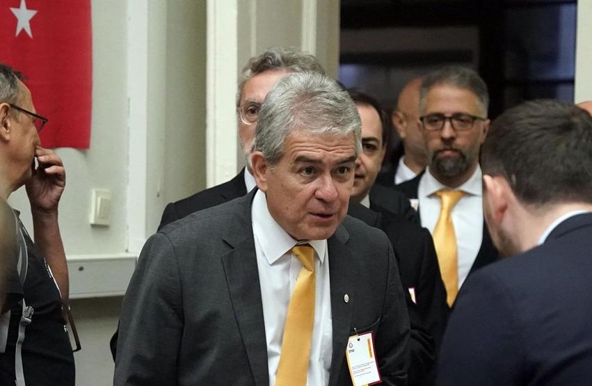 Dursun Özbek ve Süheyl Batum aynı sandıkta oy kullandı