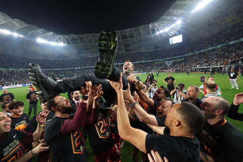 Galatasarayda Okan Buruk gelişmesi Tüm gözler onda...