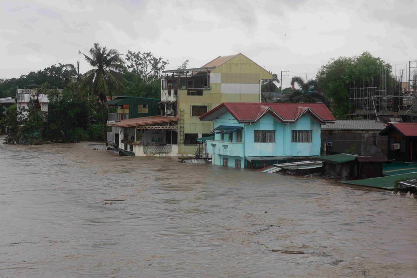Filipinleri Aghon Tayfunu vurdu: 3 ölü