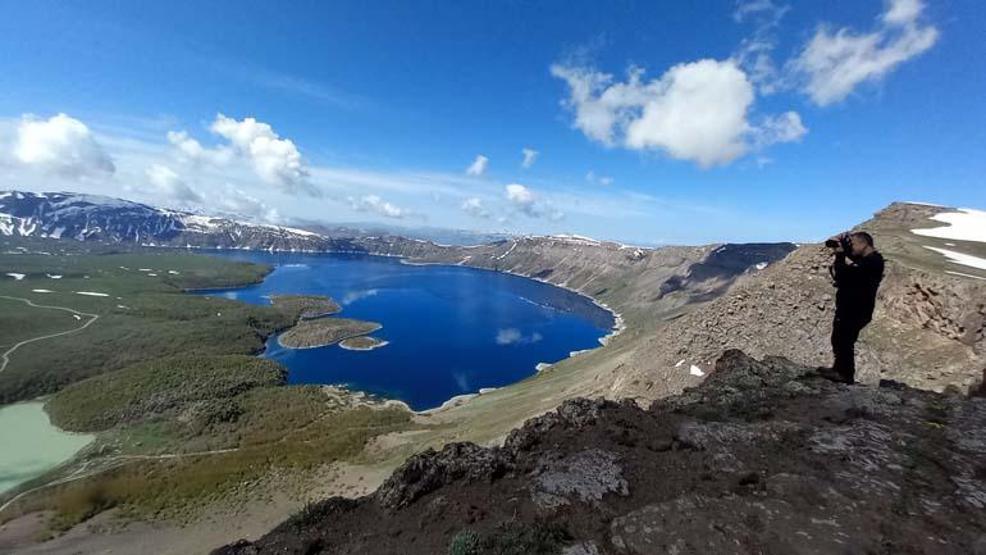 Dünyanın ikinci büyük krateri olan Nemrut, zirveden görüntülendi