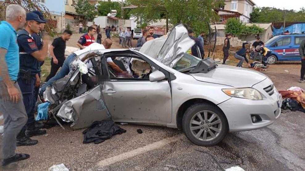 Adıyamanda korkunç kaza 2 ölü, 3 yaralı
