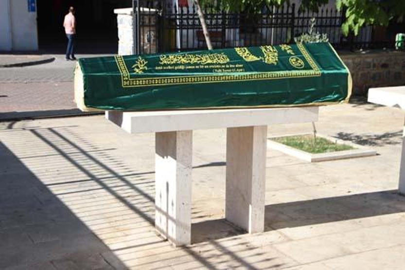 Camide gizemli cenaze Sabah namazına gelenler fark etti
