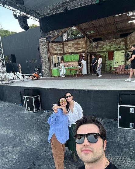 Sosyal medyayı salladı İnci Tanelerinin Dilberi Hazar Ergüçlü izleyicileri selamlamaya dans ederek çıktı