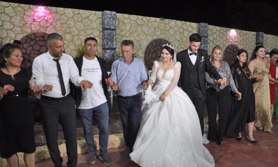 Düğünde damada verilen hediye şaşırttı Altın yerine kara altın getirdim