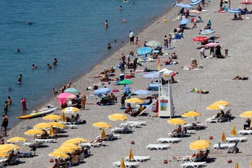 Termometreler 41 dereceyi gördü; sahil doldu