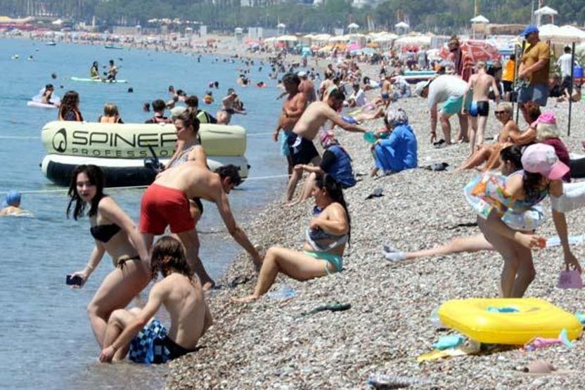 Termometreler 41 dereceyi gördü; sahil doldu