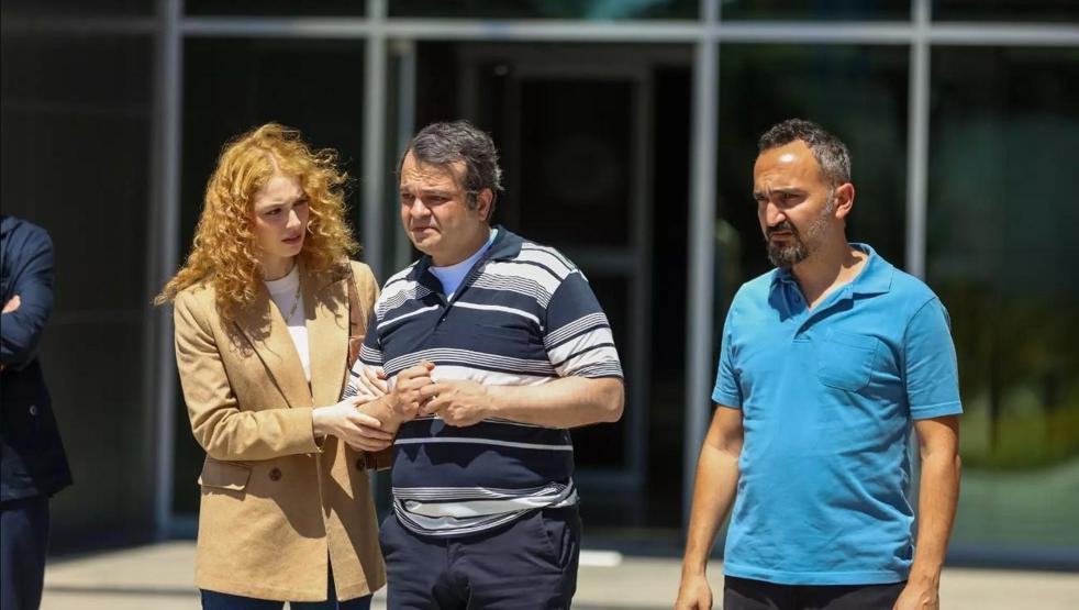 Kübra Ünlü yazdı Kanal D’de “Taş Kâğıt Makas”ta Sezon Finali