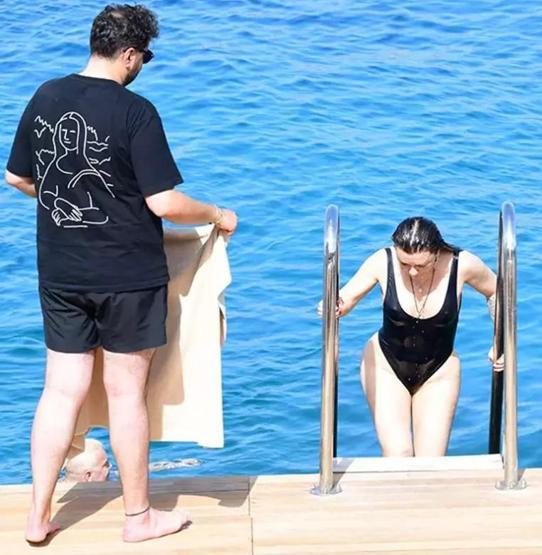 Selen Görgüzel tatil sezonunu Bodrumda açtı Jet-ski şov