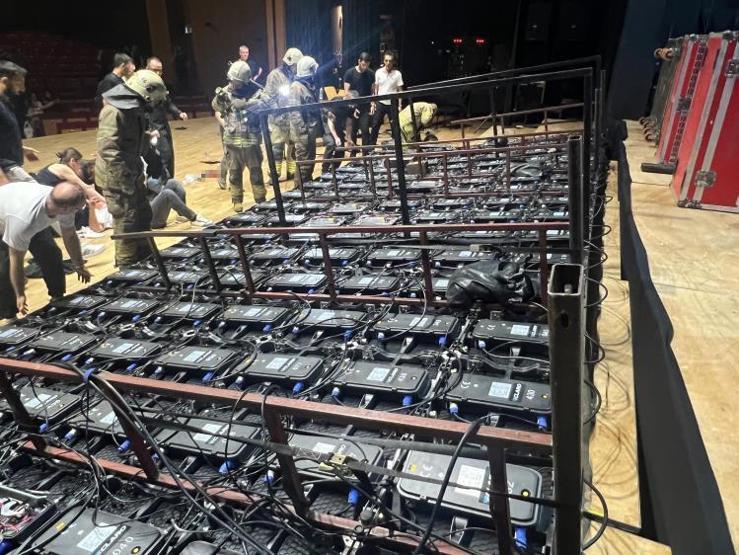 Cemal Reşit Rey Konser Salonu’nda dev ekran insanların üzerine devrildi Yaralılar var