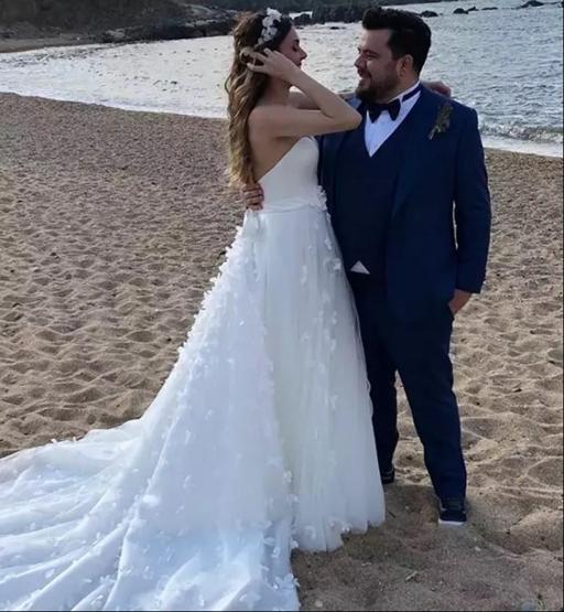 Eser Yenenlerden Berfu Yenenlere destek