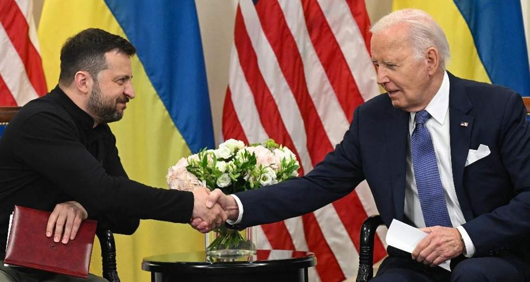 Biden geciken yardımlar için Zelenskiden özür diledi