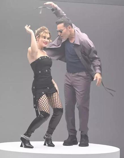 Mustafa Sandal ile Olga Napoliden düet