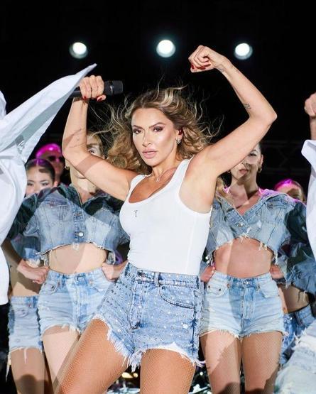 Hadise sosyal medyayı salladı: Etkisinden çıkamayacağım bir gece yaşattınız bana