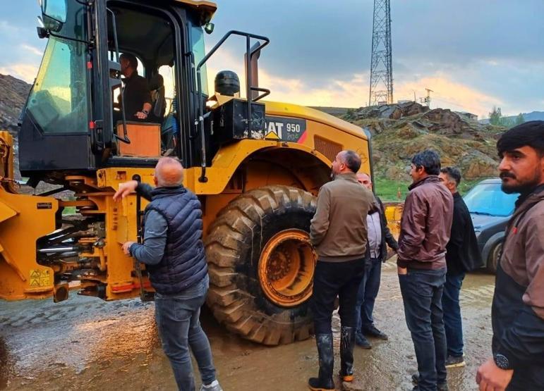 Vanda sağanak sele döndü 52 hayvan telef oldu, 10 ev hasar gördü