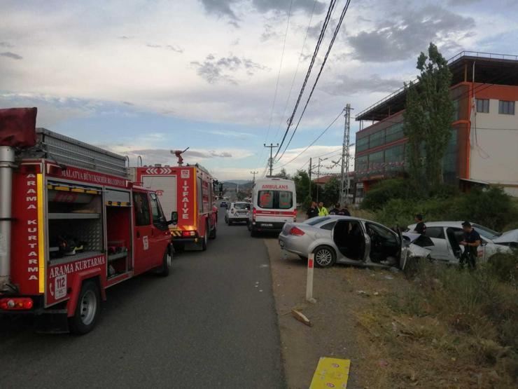 Vanda sağanak sele döndü 52 hayvan telef oldu, 10 ev hasar gördü