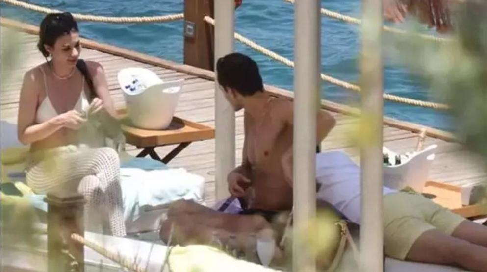 Deren Talu, Bodrum sezonunu açtı Beyaz bikinisiyle herkesi büyüledi