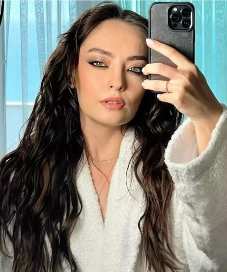 Zeynep Tuğçe Bayat: Hayat herkes için fazlasıyla stresli