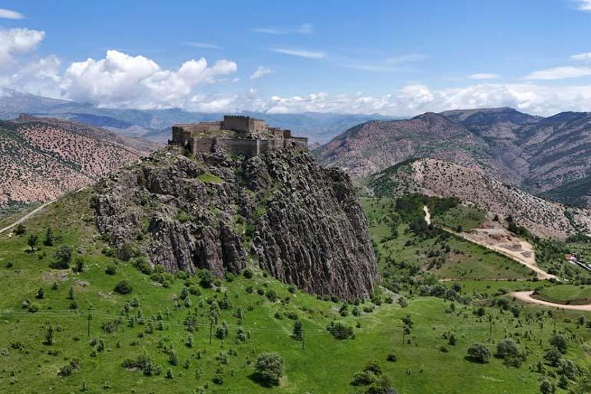 Gümüşhanedeki Kov Kalesi heybeti ile tarihe meydan okuyor