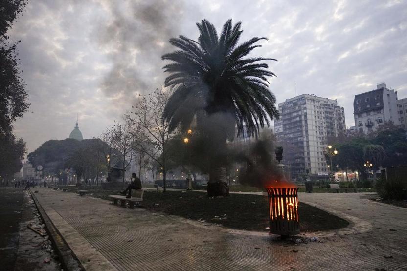 Arjantinde sokaklar savaş alanına döndü Milei’nin reform paketi ayaklandırdı...
