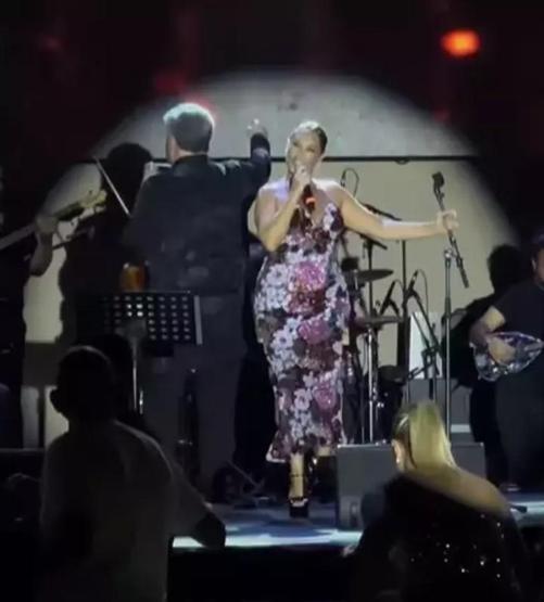 Hülya Avşar, Kıbrısı salladı İzleyenleri kahkahaya boğdu
