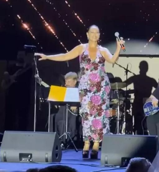 Hülya Avşar, Kıbrısı salladı İzleyenleri kahkahaya boğdu