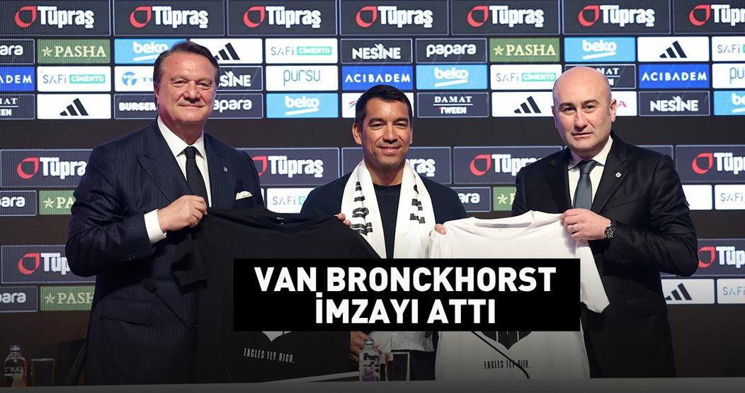 Beşiktaş, Giovanni van Bronckhorst için imza töreni düzenledi