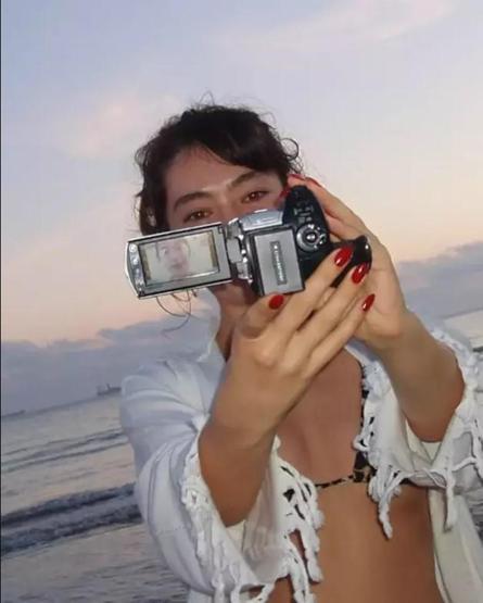 Neslihan Atagülden bikinili pozlar Sosyal medyayı salladı