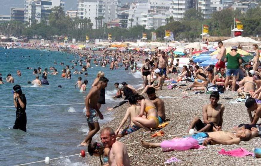 Antalya sahilleri hıncahınç doldu