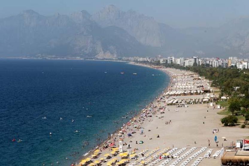 Antalya sahilleri hıncahınç doldu