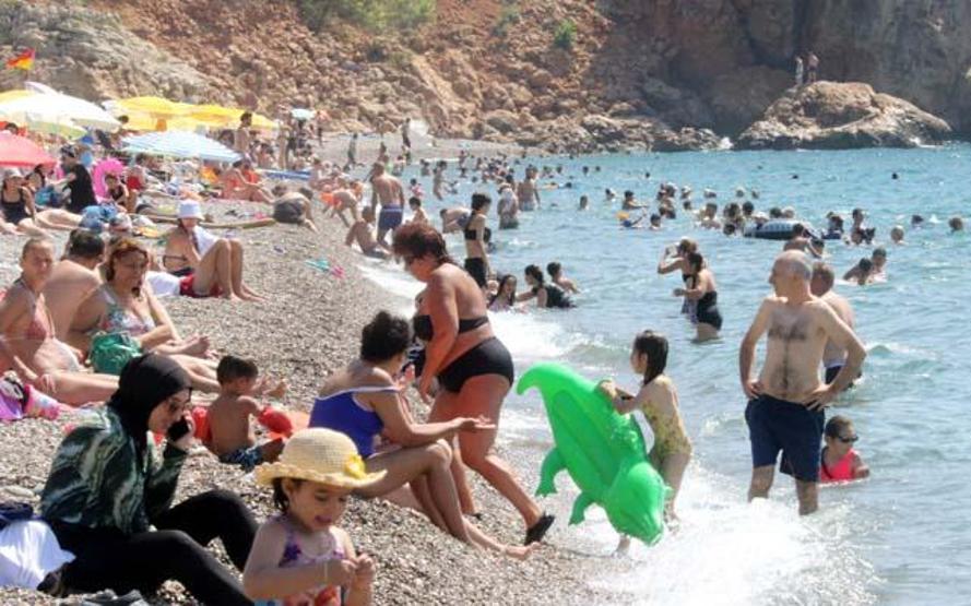 Antalya sahilleri hıncahınç doldu