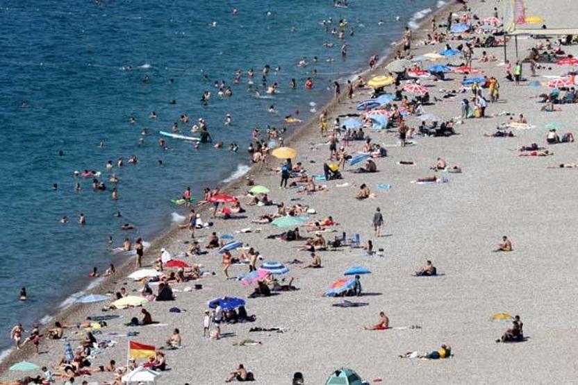 Antalya sahilleri hıncahınç doldu