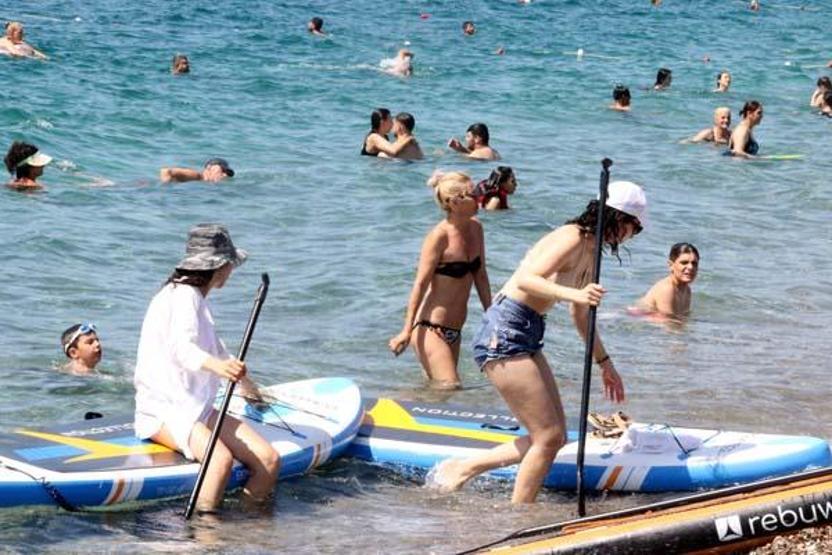 Antalya sahilleri hıncahınç doldu