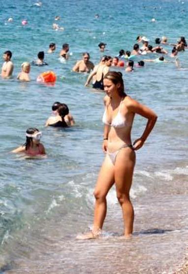 Antalya sahilleri hıncahınç doldu