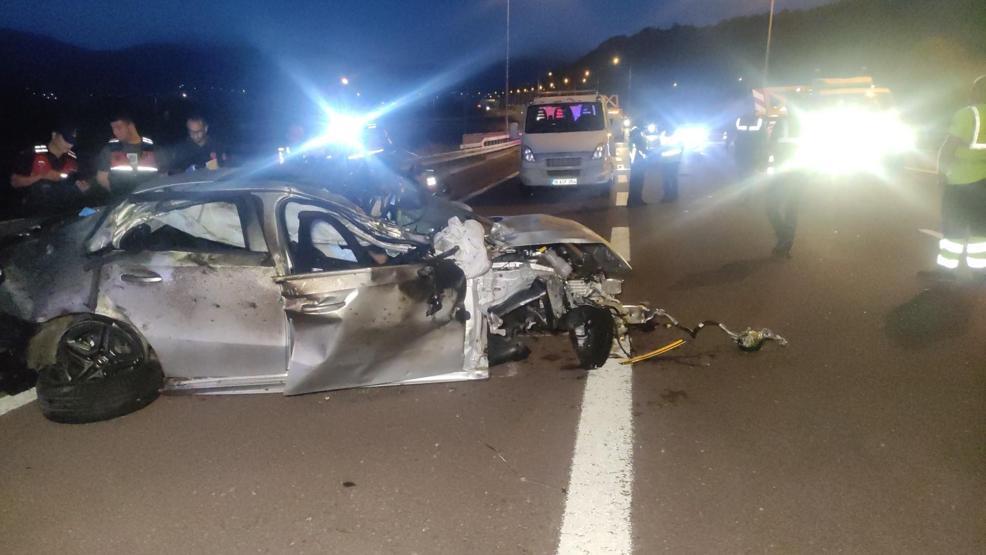 Metrelerce savruldular Katliam gibi kaza: 2 ölü