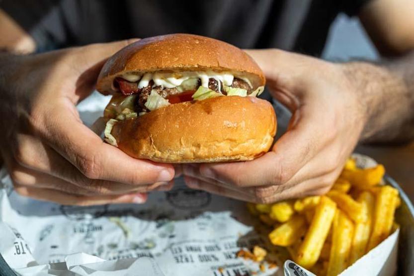 İngilteredeki Beslenme Raporu çarpıcı gerçeği ortaya çıkardı: Çocuklar kısa, hasta ve obez
