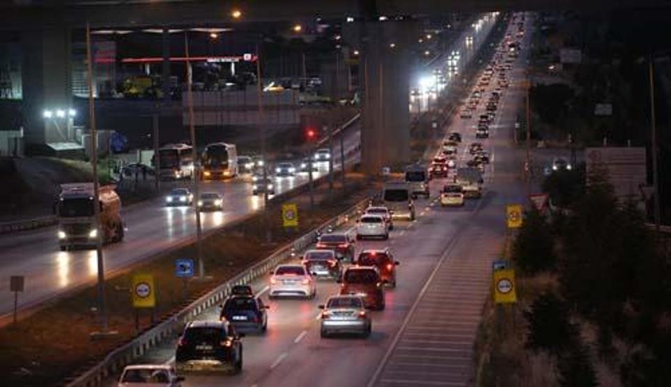 Dönüyorlar 43 ilin geçiş güzergahında trafik yoğunluğu