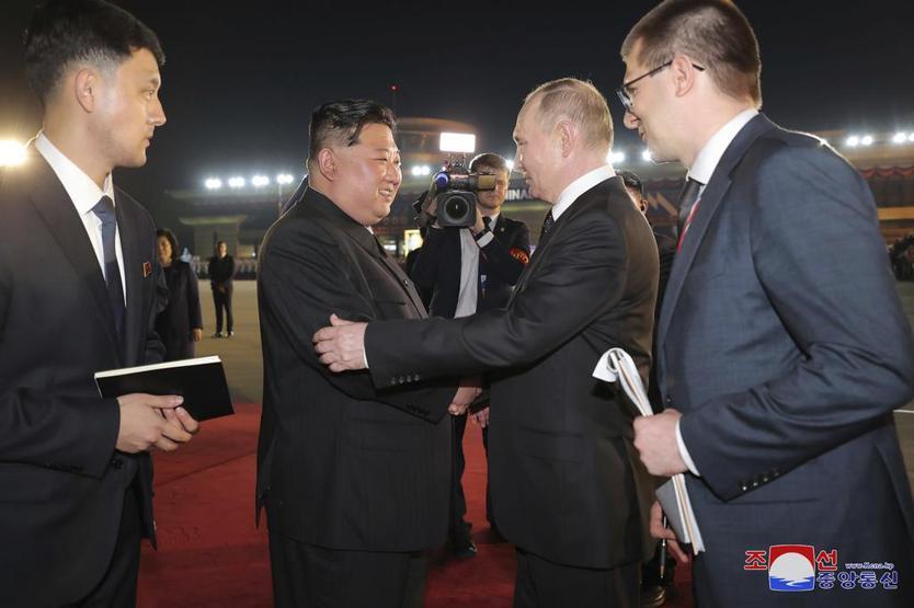 Dünya Putinin ziyaretine odaklandı El sıkışıp anlaştılar