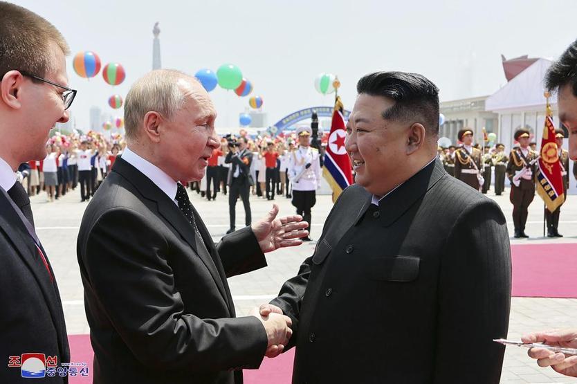 Dünya Putinin ziyaretine odaklandı El sıkışıp anlaştılar
