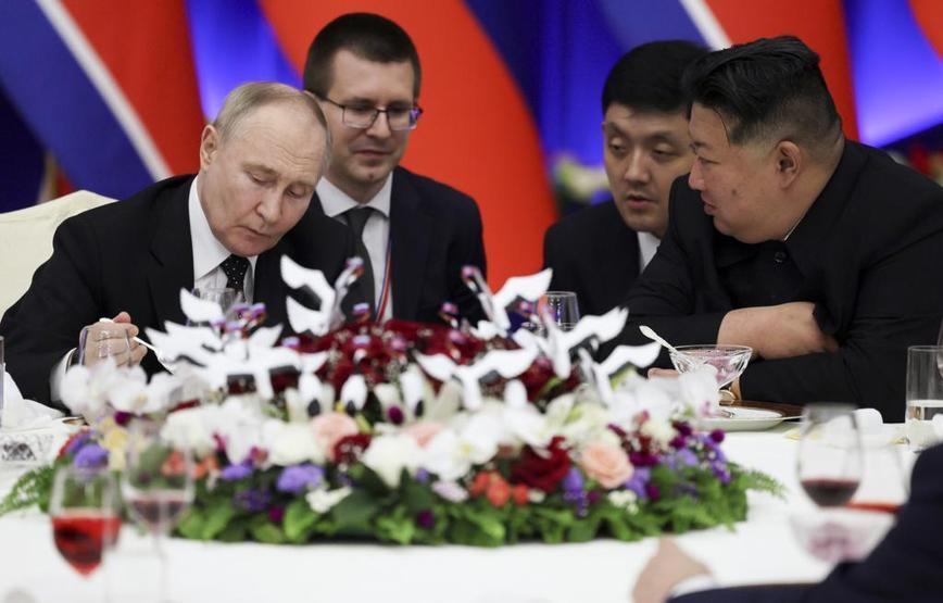 Dünya Putinin ziyaretine odaklandı El sıkışıp anlaştılar