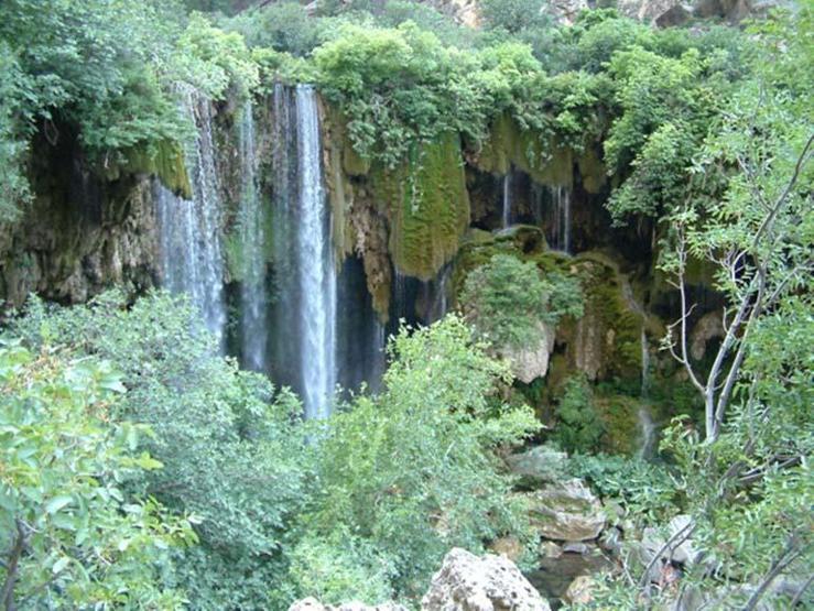 Mersinin saklı cenneti Yerköprü Şelalesi görenleri kendine hayran bırakıyor